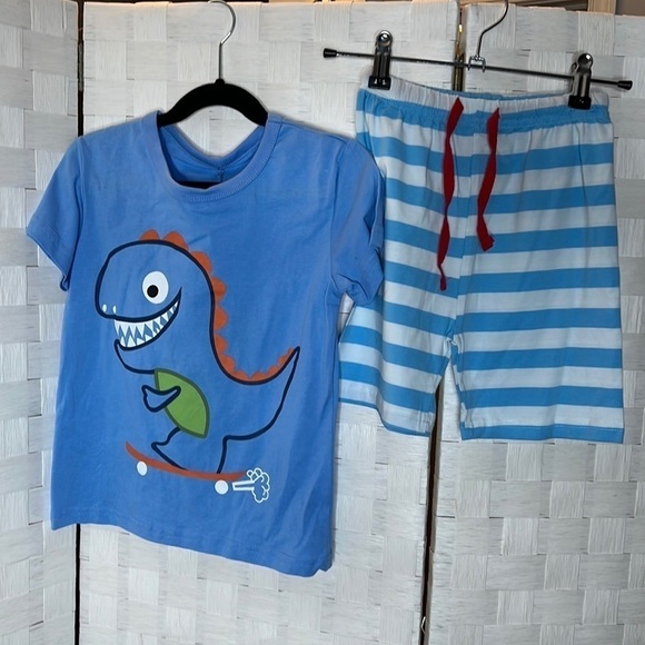 2-piece Little Boy Cartoon Dinosaur Tee and Stripe Pull-on Shorts Set  - Picture 1 of 4